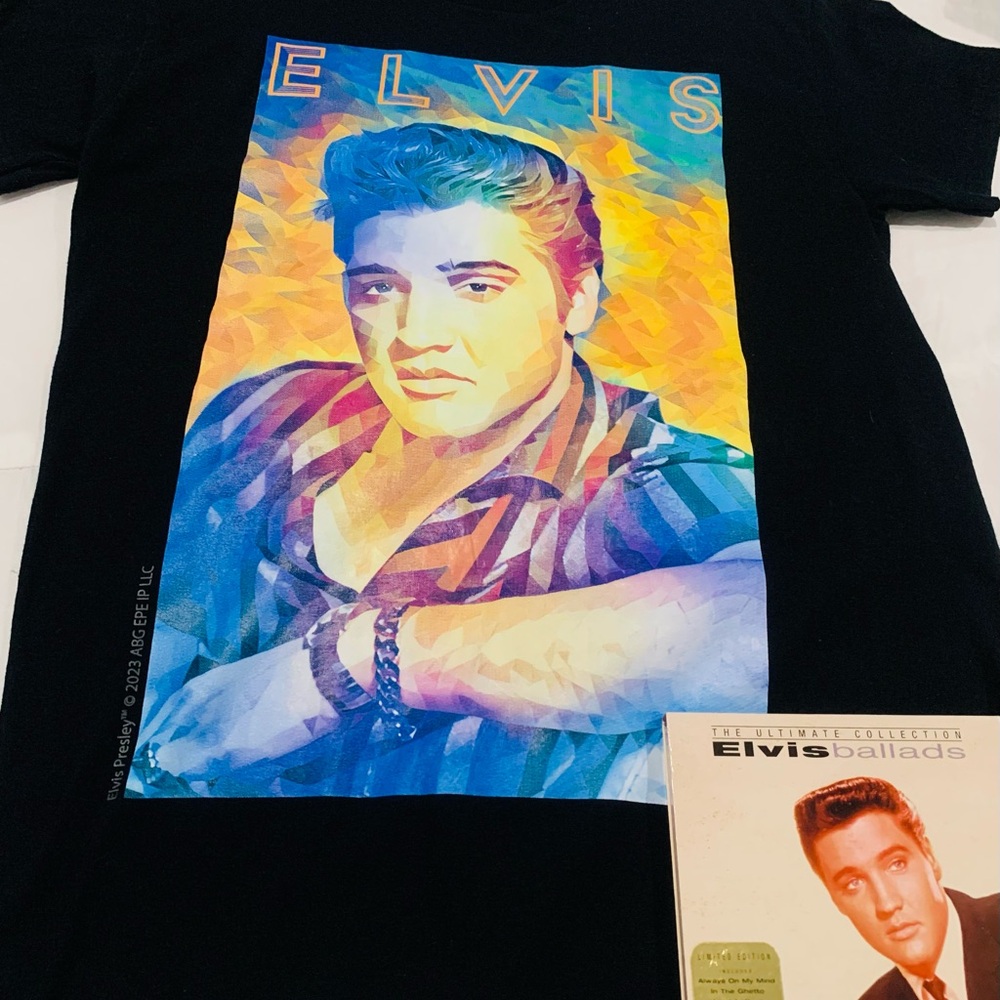 Taylor Souvenirs , Black Elvis Graphic Tee with CD